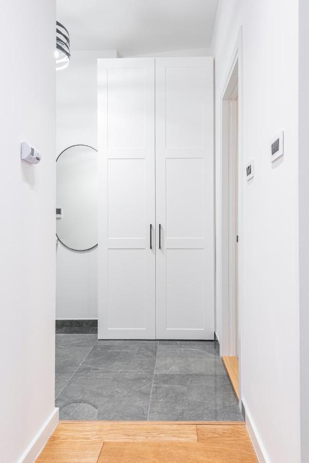 Vertigo One Bedroom Apartment-Free Private Parking Novi Sad Exterior photo