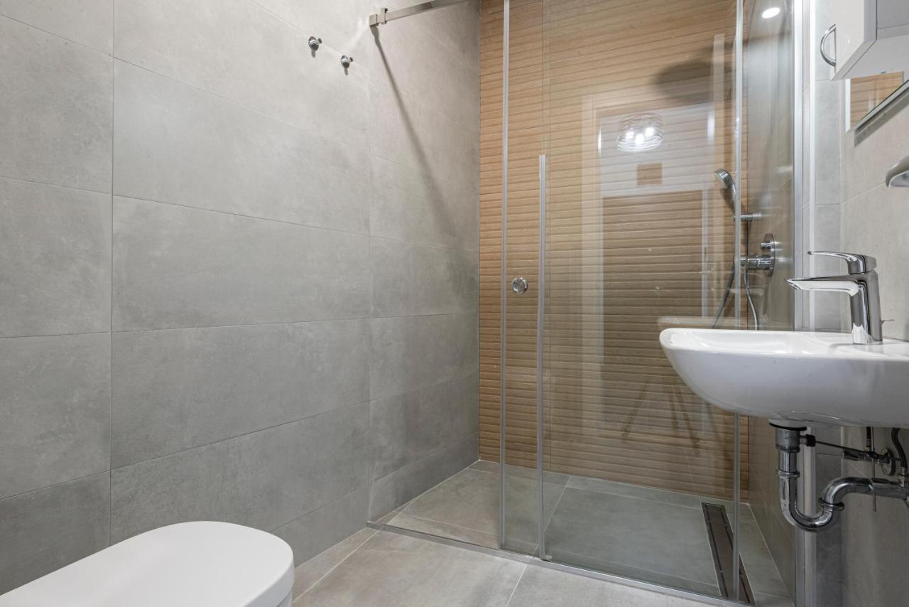 Vertigo One Bedroom Apartment-Free Private Parking Novi Sad Exterior photo
